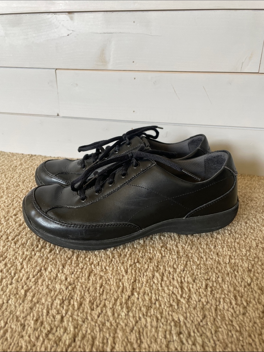 Dansko Emma Work Shoe Black Leather Casual Lace-Up Sneakers 37 Slip Resistant